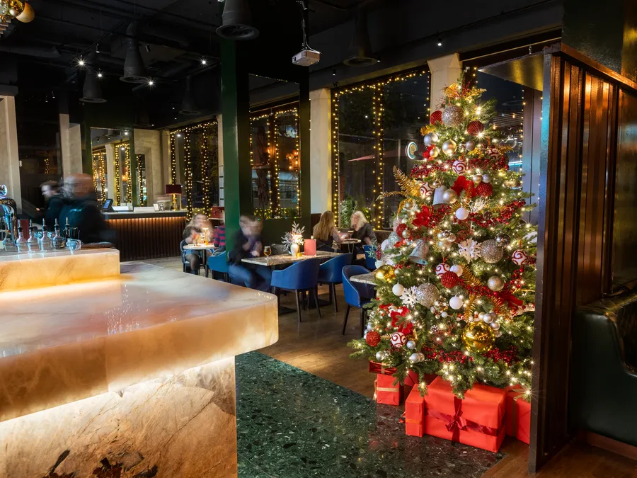The dining room and Christmas tree at Smith's Bar & Grill